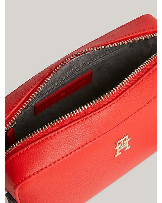 Bolso bandolera Essential con cinta distintiva Tommy Hilfiger de color Red