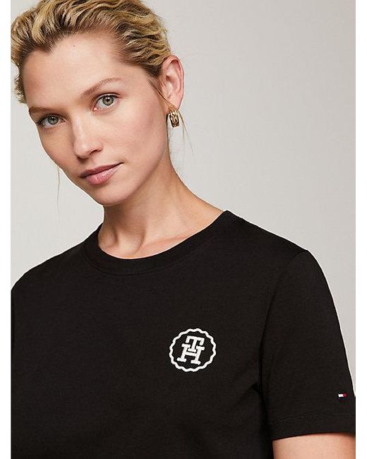 Camiseta Modern con monograma TH estilo sello Tommy Hilfiger de color Black
