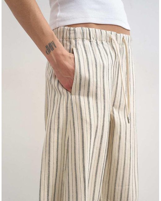 TOPSHOP White Pull On Barrel Jean