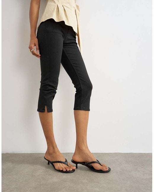 TOPSHOP Natural High Rise Capris Jean