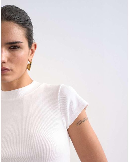 TOPSHOP White Rib Fitted Curve Hem Tee