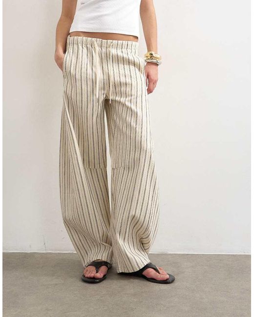 TOPSHOP White Pull On Barrel Jean