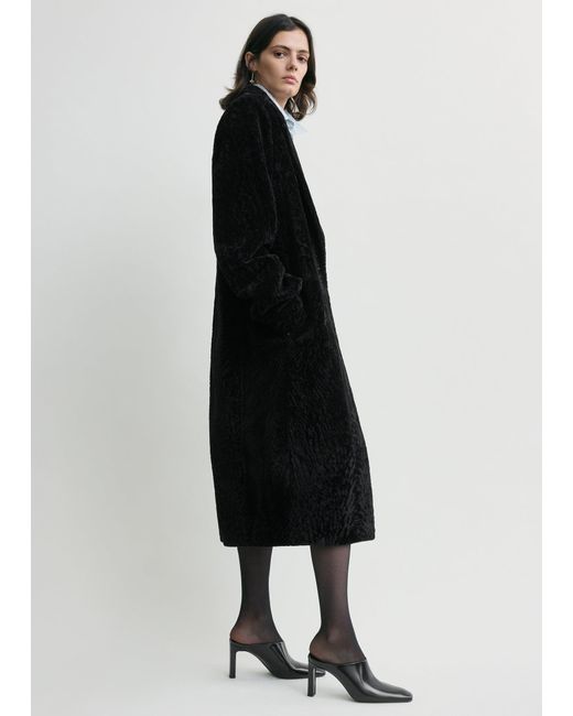 Totême Black Classic Shearling Coat