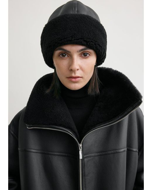 Totême Black Shearling Winter Hat