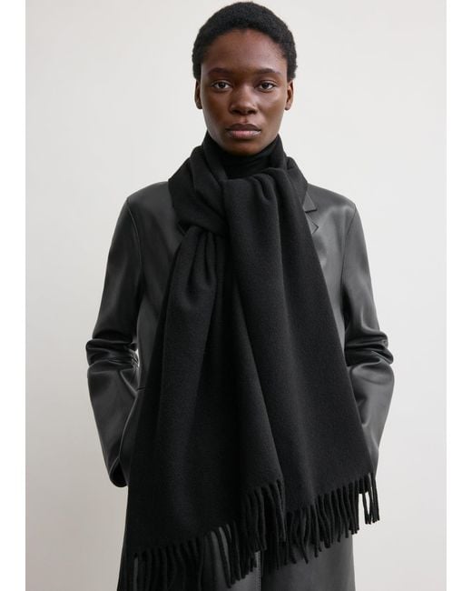 Totême Black Classic Wool Scarf