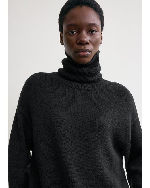 Totême  Black Longline Turtleneck