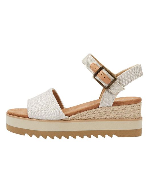 Diana Canvas Zeppa Naturale Donna Sandalo Bianco di TOMS in Metallic