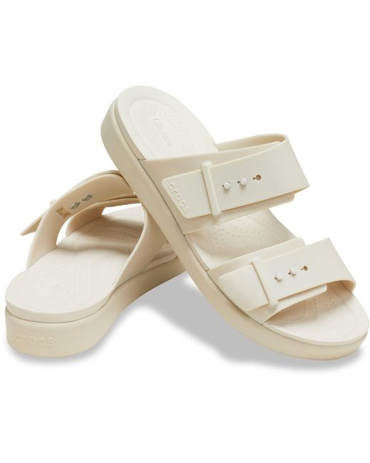 CROCSTM Metallic Brooklyn Buckle Sandstein Sandalen