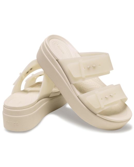 Brooklyn Buckle Low Wedge Sandales En Pierre De Sable CROCSTM en coloris White