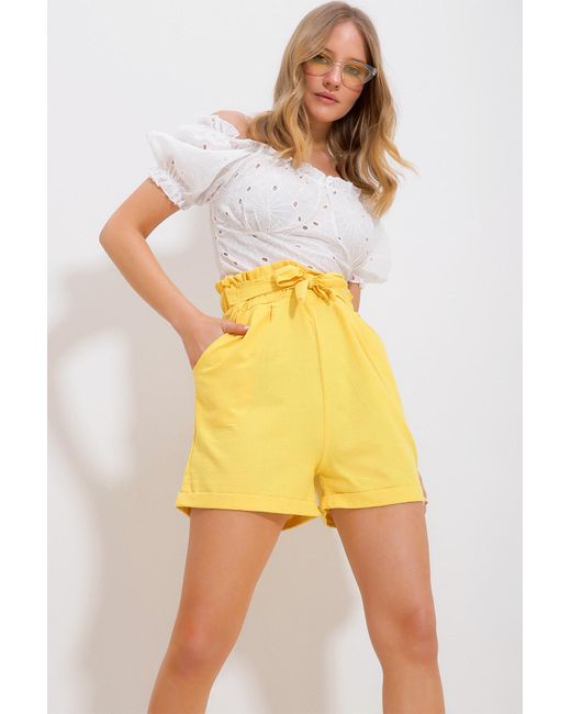 Trend Alaçatı Stili Yellow E shorts mit doppeltem bein und taillenschnürung