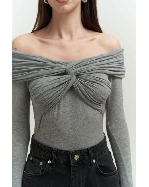 MAİ COLLECTİON Gray Graue Langarmbluse Von Vanni Mit Kreuzdetail Für Damen