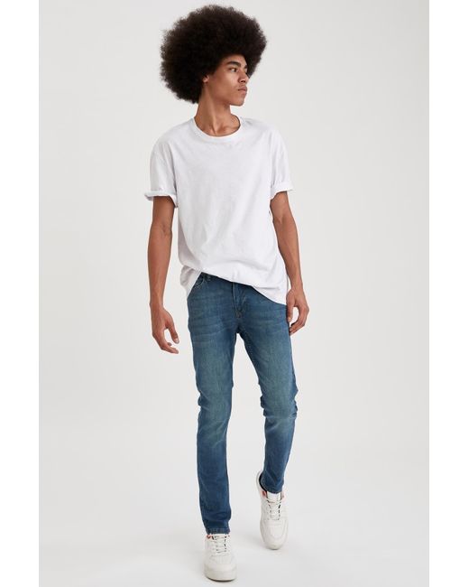Defacto Superenge jeanshose mit normaler taille und schmalem bein in Blue für Herren