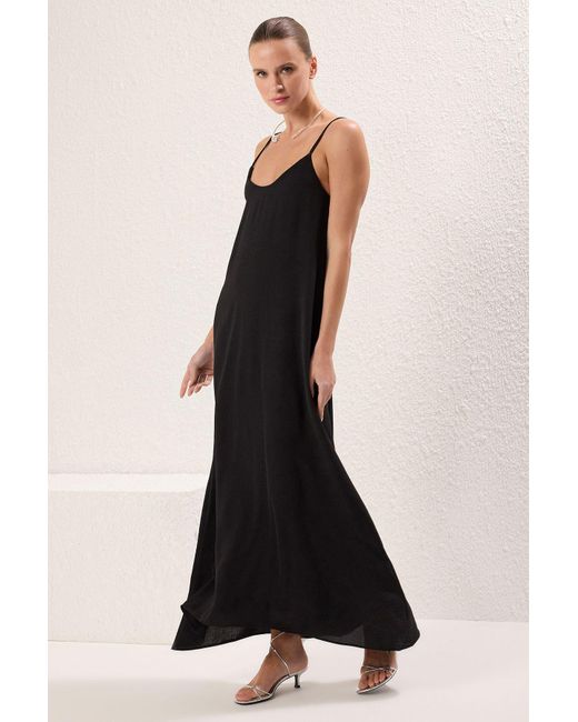 Trendyol Black Schwarzes, Einfarbiges Maxi-Webkleid Mit V-Ausschnitt Für Damen
