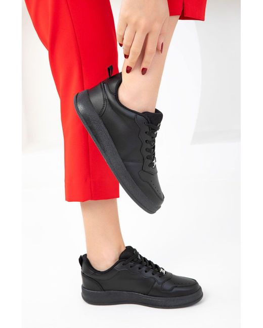 Soho Red Schwarzer Sneaker Für Damen