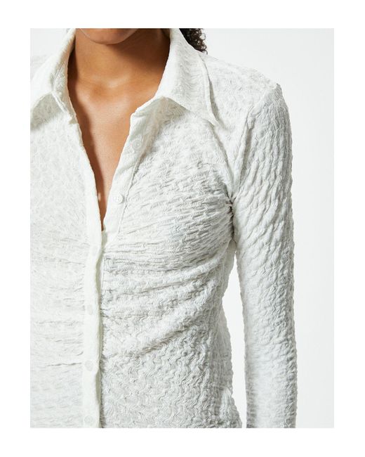 Koton White Langärmliges, drapiertes, strukturiertes slim fit-hemd