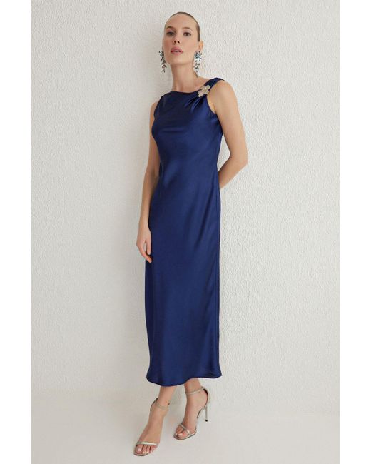 Trendyol Blue Marineblaues A-Linien-Accessoire, Detailliertes, Gewebtes Satin, Stilvolles Abendkleid, Nachtabendkleid Für Damen