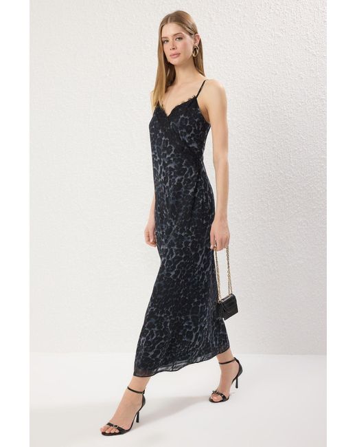 Trendyol Blue Schwarzes, Gewebtes Maxikleid Mit Geradem Schnitt Und Spitze
