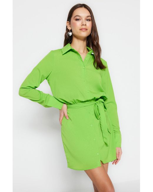 Trendyol Green Helles, gewebtes mini-hemdkleid mit gürtel