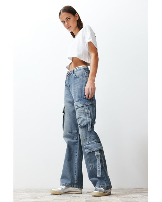 Trendyol Blue E skater-jeans mit cargotasche und hoher taille