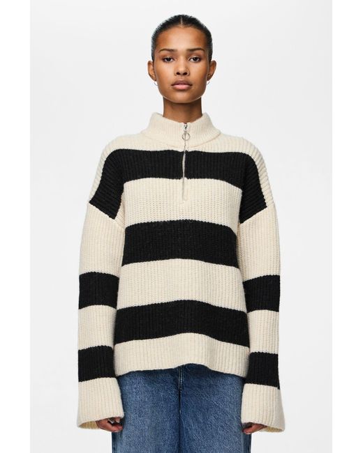 Pieces White Pyramidenförmig Geschnittener Strickpullover – Lange Ärmel, Weite Ärmel, Lockere Passform, Hoher Hals Für Damen