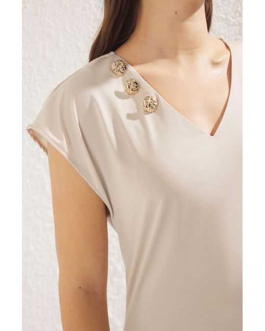 Trendyol Blue Gestrickte Bluse Mit V-Ausschnitt Und Steinknopfdetail – Für Damen
