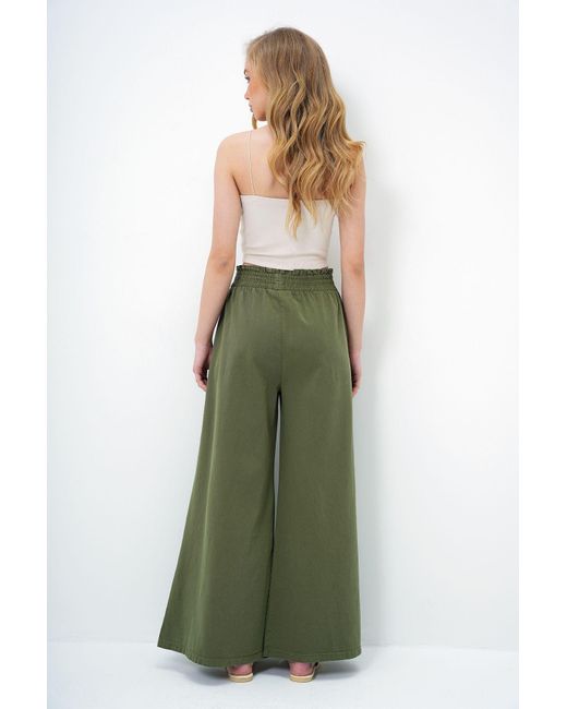 Trend Alaçatı Stili Green Khakifarbene Gabardine-Hose Mit Taillenband Und Doppelter Tasche Und Weitem Bein Für Damen