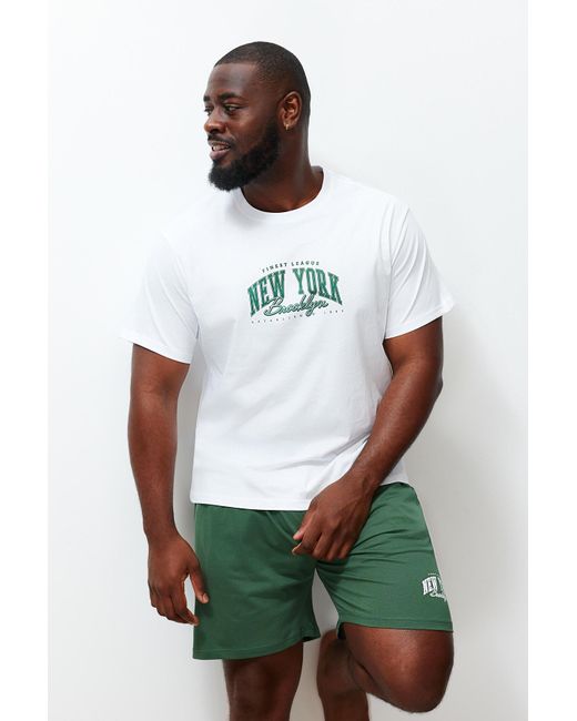 Trendyol Bedrucktes pyjama-set in ecru- mit normaler passform und shorts in großen größen in Green für Herren