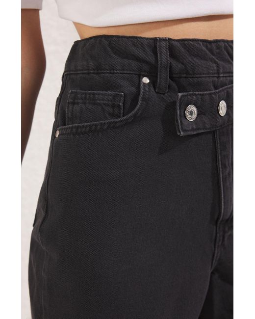 Trendyol White Schwarze Zweireihige Denim-Shorts Mit Hoher Taille – Mehr Haltbar, Zerrissene Für Damen