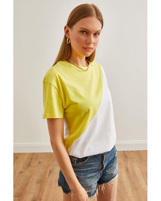 Olalook Yellow Weißes asymmetrisches block-t-shirt