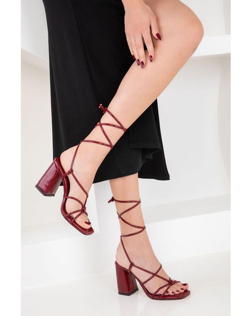 Soho Black Klassische Schuhe Mit Absatz Aus Bordeauxrotem Lackleder Für Damen