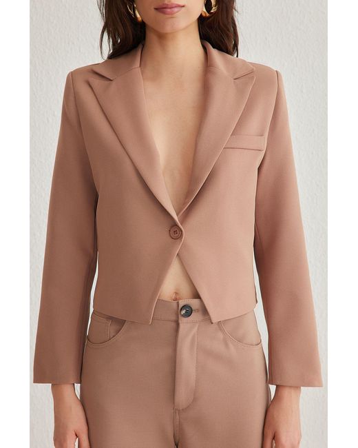 Trendyol Brown Beigefarbene Crop-Blazerjacke Mit Einem Knopf Blazerjacke Für Damen
