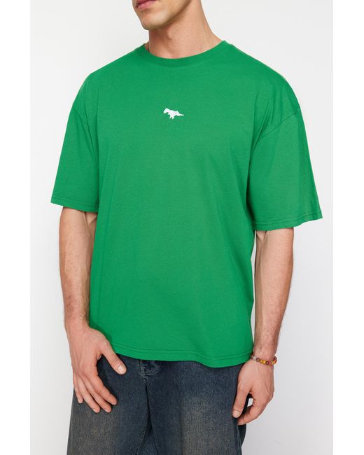 Trendyol Green Es, übergroßes/weit geschnittenes, mit dinosauriern besticktes t-shirt aus 100 % baumwolle - xs
