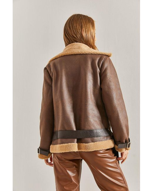 Bianco Lucci Brown Mantel Aus Laminiertem Wildleder Mit Gürtelärmeln Und Fellspitzen Für Damen