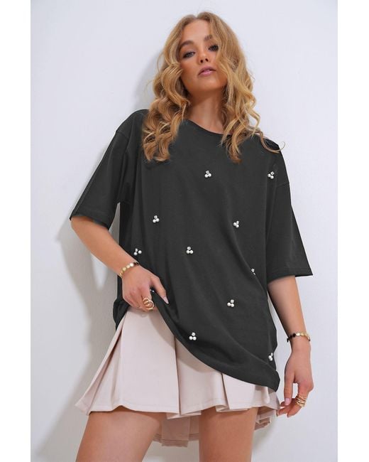Trend Alaçatı Stili Black Anthrazitfarbenes T-Shirt Mit Rundhalsausschnitt Und Perlen- Und Steinstickerei