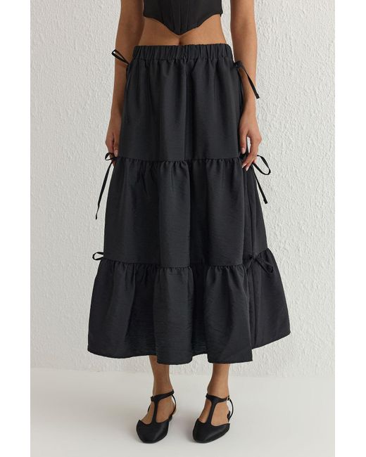 Trendyol Black Schwarzer, Geflochtener A-Linien-Maxirock Aus Fallschirmstoff Mit Banddetail Für Damen