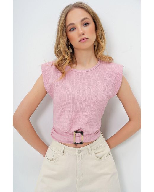 Trend Alaçatı Stili Pink Bauchfreizeitbluse Mit Puder-Rundhalsausschnitt Und Wattiertem Gürteldetail Für Damen