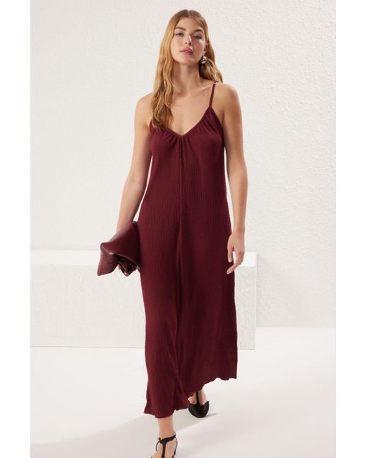 Trendyol Red Weinrotes, Dehnbares, Strukturiertes Maxikleid