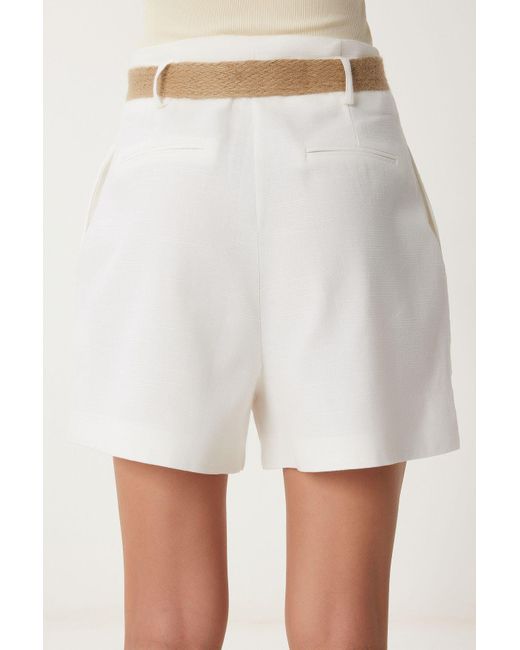 Happiness İstanbul White Shorts Aus Knochenstroh Mit Gürtel