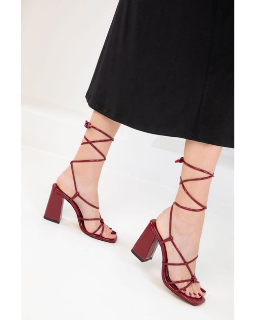 Soho Black Klassische Schuhe Mit Absatz Aus Bordeauxrotem Lackleder Für Damen