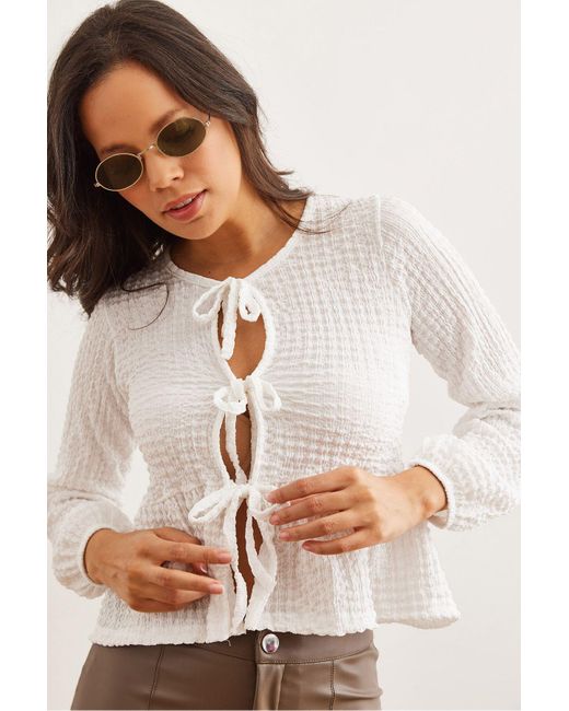 Olalook Gray Weiße Strickbluse Mit Schleifendetail – Blz- 19002817 Für Damen