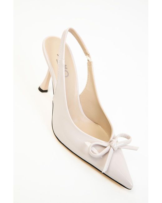 Soho Black Klassische Schuhe Mit Absatz Aus Beigem Lackleder Für Damen