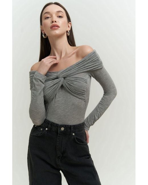 MAİ COLLECTİON Gray Graue Langarmbluse Von Vanni Mit Kreuzdetail Für Damen