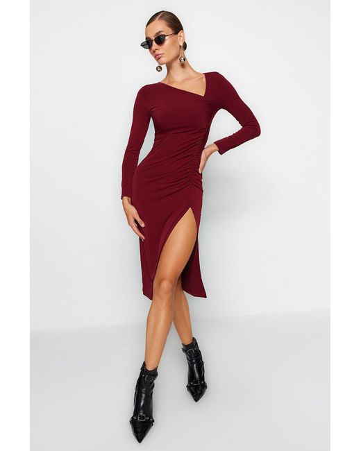 Trendyol Red Burgunderrotes, Figurbetontes, Asymmetrisches Kragen-Midi-Bleistiftkleid Aus Strick Mit Schlitz Und Langen Ärmeln Für Damen