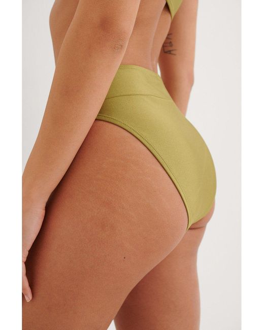 NA-KD Green Glänzendes bikinihöschen mit hoher taille