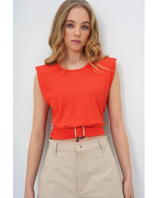 Trend Alaçatı Stili Red Orangefarbene Bluse Mit Rundhalsausschnitt – Gepolsterter Schultergürtel Und Detailliertes Crop-Strickmuster Für Damen
