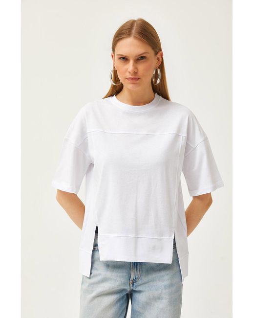 Olalook White Es t-shirt aus baumwolle mit ziernähten und cut-front