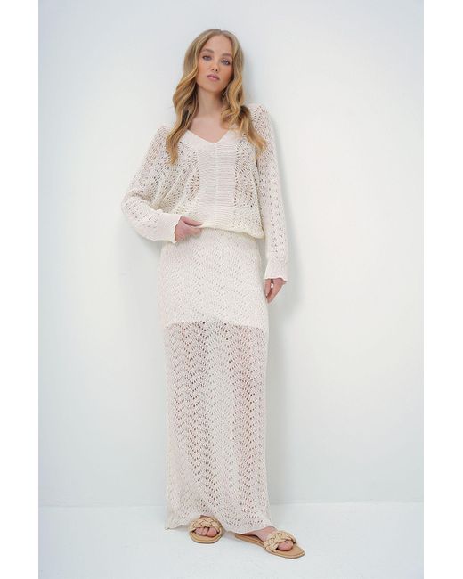 Trend Alaçatı Stili White Vanillefarbenes Maxi-Strickkleid – Gefüttert, V-Ausschnitt Für Damen