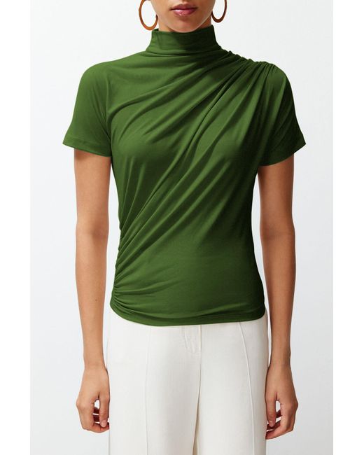 Trendyol Green Dehnbare, Öliggrüne, Kurzärmlige Bluse Mit Drapiertem Detail – Stehkragen, Figurbetont Für Damen