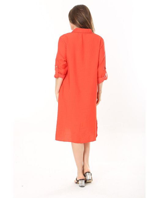 Şans Red Şans kleid in übergröße mit granatapfel-print, knopfleiste vorne, dekorative brusttasche, ärmellos und verstellbar