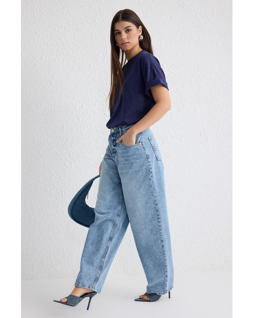 Trendyol Blue Blaue, Mehr Haltbare Skater-Jeans Mit Normaler Taille Für Damen